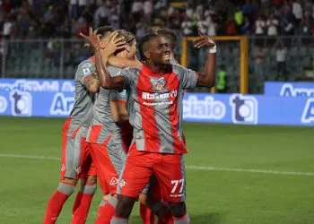 David Okereke esulta con la Cremonese (Foto ANSA)