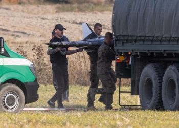 Droni russi in Polonia: il recupero di uno degli esemplari abbattuti