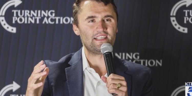 Charlie Kirk (Foto: screenshot da Youtube)