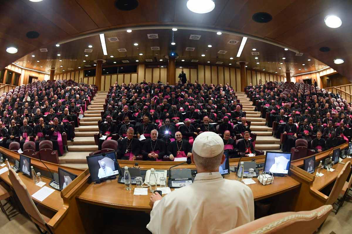 Papa Leone XIV coi nuovi vescovi