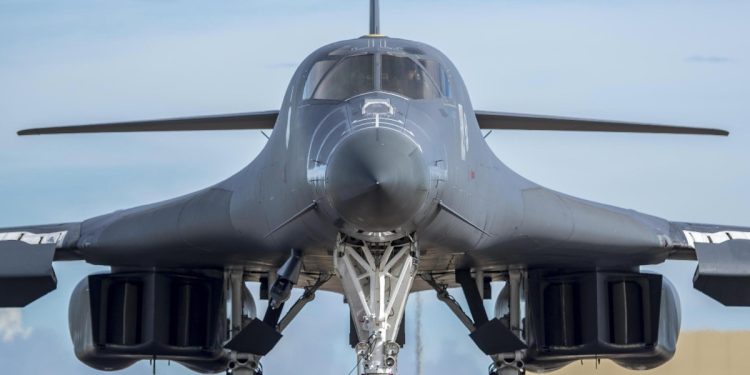 Bombardiere strategico Usa Rockwell B-1B Lancer (Ansa)