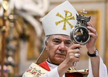 Il Miracolo di San Gennaro: l'ampolla con il sangue