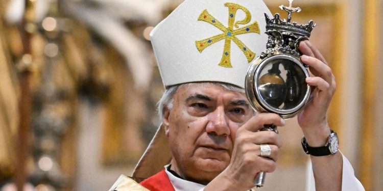 Il Miracolo di San Gennaro: l'ampolla con il sangue