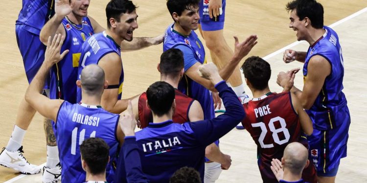 L'esultanza dell'Italia di volley (Foto ANSA)