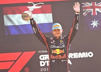 Max Verstappen festeggia la vittoria a Monza (Foto ANSA)
