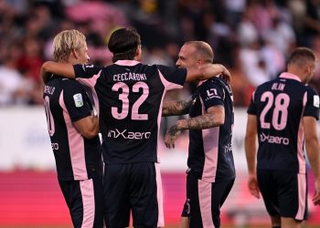 L'esultanza dei calciatori del Palermo (da facebook.com/palermofficial)