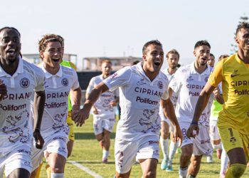 Il Ravenna festeggia una vittoria (da facebook.com/ravennafc)