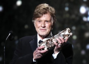 Robert Redford sul palco dei Cesar awards nel 2019 (Ansa)