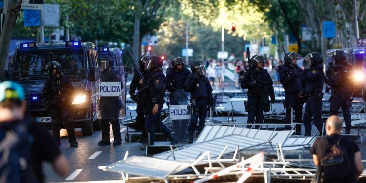 Spagna, polizia alla Vuelta