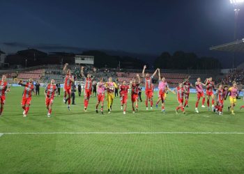 La Cremonese festeggia una vittoria (Foto ANSA)