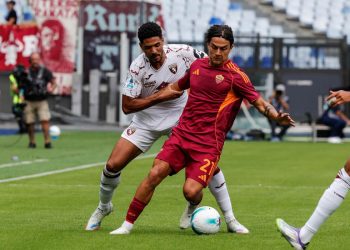Paulo Dybala in azione in Roma Torino (Foto ANSA)