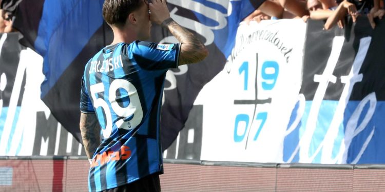 Nicola Zalewski esulta con l'Atalanta (Foto ANSA)