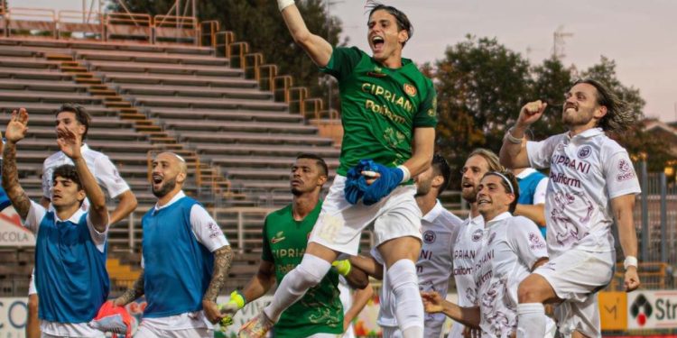 L'esultanza del Ravenna (da facebook.com/ravennafc)