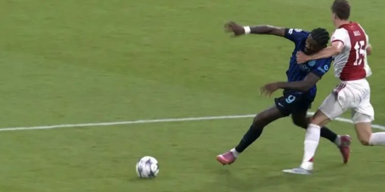 Rigore in Ajax Inter (Foto: Web)