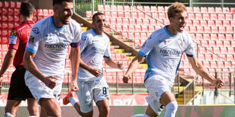 L'esultanza del Lecco (da facebook.com/CalcioLecco1912)