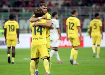 Santiago Gimenez esulta con Luka Modric in Milan Bologna (Foto ANSA)