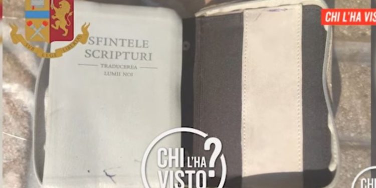 Resti umani e bibbia a Milano (Foto: Chi l'ha visto)