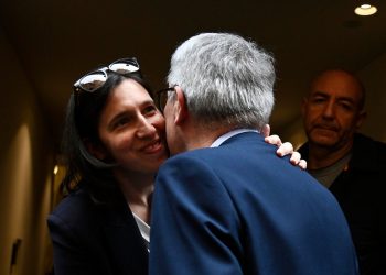 Elly Schlein, segretaria Pd, con Maurizio Landini, segretario della Cgil (Ansa)