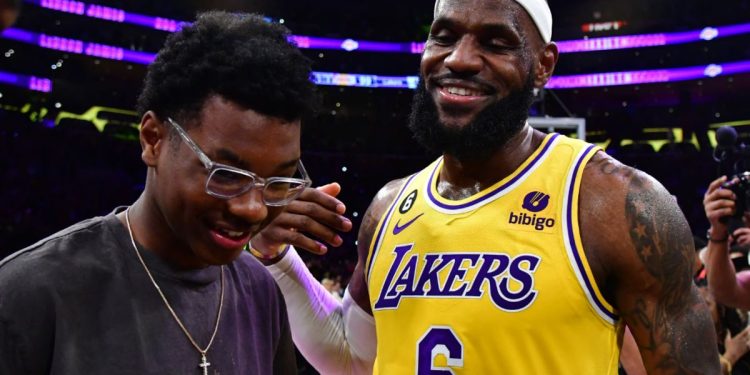 Lebron e Bryce James (Foto: Web)