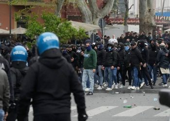 Ultras prima del derby di Roma (Foto: Web)