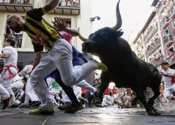 Uno scatto dall'encierro di Pamplona , la Festa di San Firmino (Foto Web)
