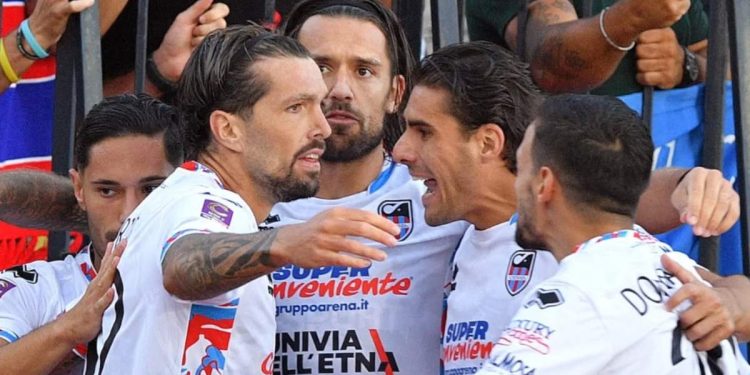 Il Catania esulta in Serie C (da facebook.com/SerieCofficial)