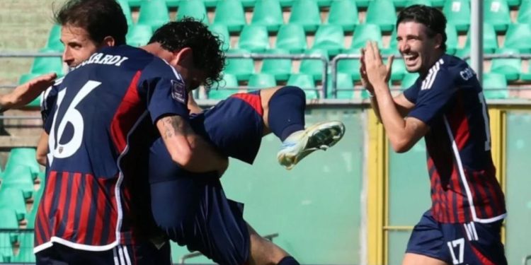 L'esultanza del Cosenza (da facebook.com/SerieCofficial)