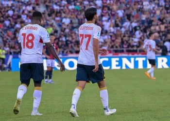 Mikael Ellertsson e Caleb Ekuban con la maglia del Genoa (Foto ANSA)