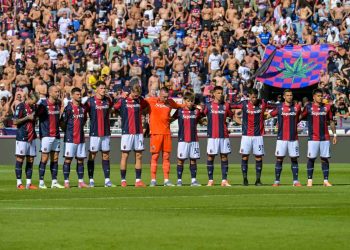 Il Bologna schierato in campo (Foto ANSA)