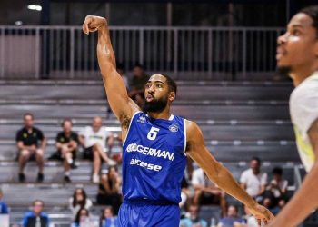 Cj Massinburg al tiro con la Germani Brescia (da facebook.com/pallacanestrobrescia)