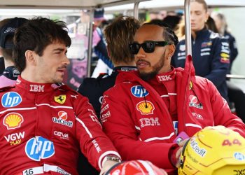 Charles Leclerc e Lewis Hamilton (Foto: Web)