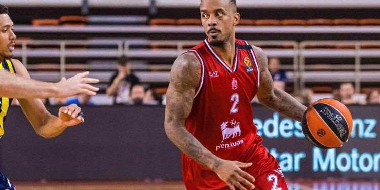 Lorenzo Brown in amichevole con l'Olimpia Milano (da facebook.com/OlimpiaMilano1936)