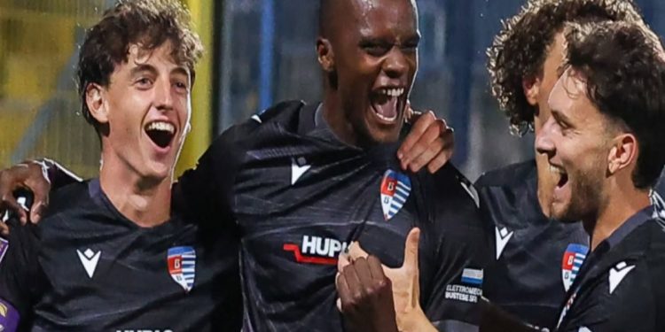 L'esultanza dei giocatori della Pro Patria (Facebook Lega Pro)