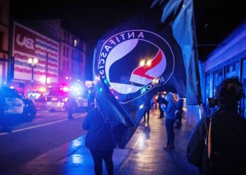 Manifestazione Antifa negli USA (Foto: ANSA-EPA/CHRISTIAN MONTERROSA)