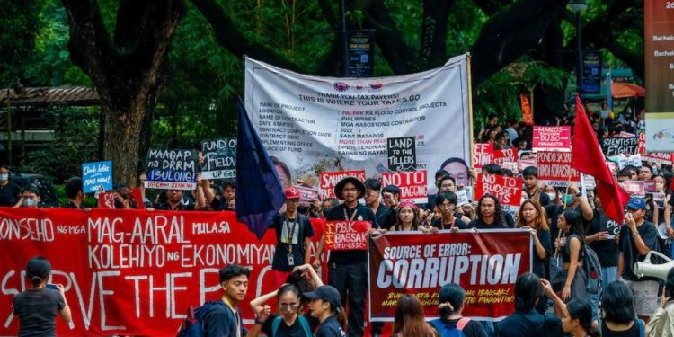 Filippine, proteste (Foto: screenshot Youtube)