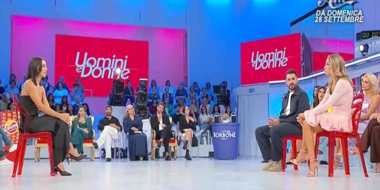 confronto a uomini e donne tra sarah ary e valerio