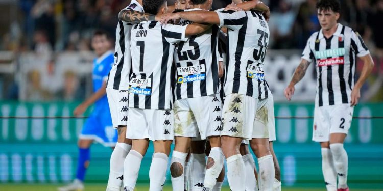 L'esultanza dell'Ascoli (da facebook.com/ascolicalcio1898fc)