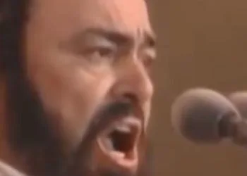Stasera, 5 novembre, lo speciale su Luciano Pavarotti su Canale 5