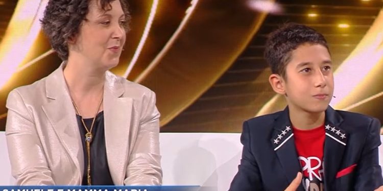Samuele e mamma Maria Cristina commuovono il pubblico di Io Canto Family 2025