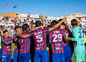 Il gruppo del Casarano (da facebook.com/ssdcasaranocalcio)