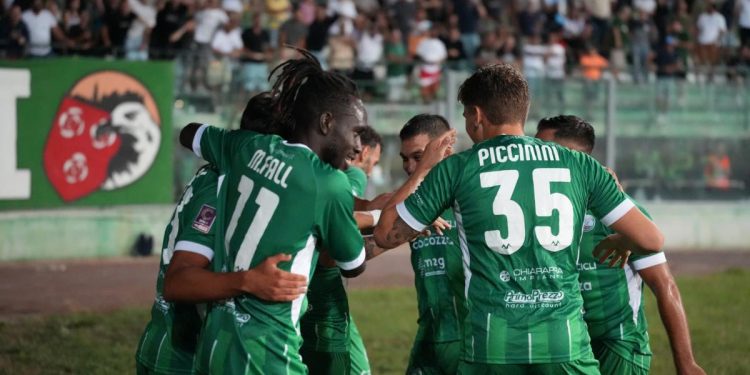 Il Monopoli esulta per un gol (da facebook.com/MonopoliCalcio)