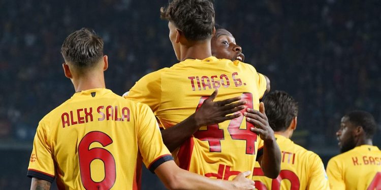 L'esultanza del Lecce (Foto Ansa)