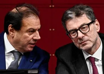 Maurizio Leo e Giancarlo Giorgetti (Ansa)