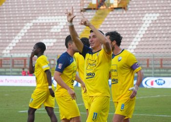 L'esultanza di Bellini dopo un gol segnato per la Pianese (uspianese.it)