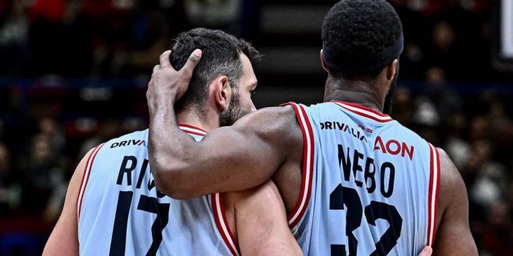 Giampaolo Ricci e Josh Nebo con l'Olimpia Milano (da facebook.com/OlimpiaMilano1936)