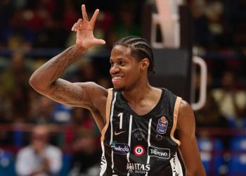 Dj Steward a segno con Trento (da facebook.com/AquilaBasketTN)