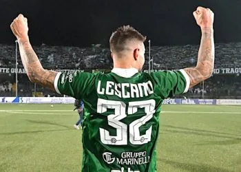 Facundo Lescano esulta con l'Avellino (da facebook.com/SerieCofficial)