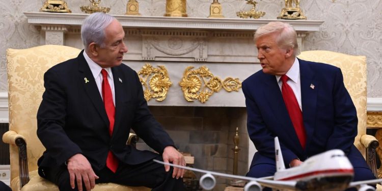 Benjamin Netanyahu e Donald Trump alla Casa Bianca (Ansa)