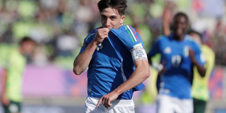 Mattia Mosconi esulta ai Mondiali U20 con l'Italia (Foto ANSA)