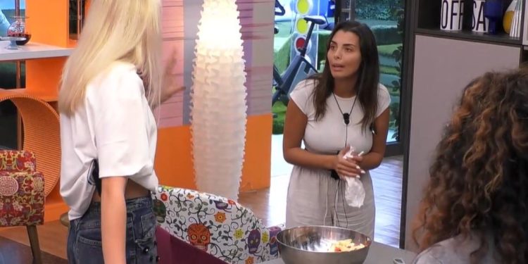 Giulia e Grazia, lite al GF 2025 (Foto: screen Mediaset Infinity)